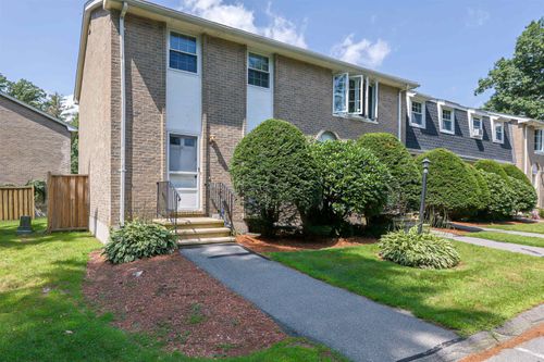 41 Fieldstone Dr, Londonderry, NH, 03053-2703 | Card Image