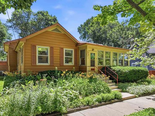 35 Woodland Ave, Elgin, IL, 60123-5313 | Card Image