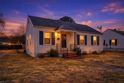 40 Crestwood Circle, Hampton, VA, 23669 | Card Image