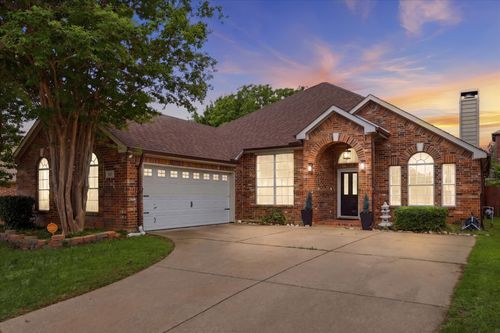 520 E Sandra Ln, Grand Prairie, TX, 75052-2531 | Card Image