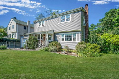 40 Ivy Rd, Rocky Point, NY, 11778-9527 | Card Image
