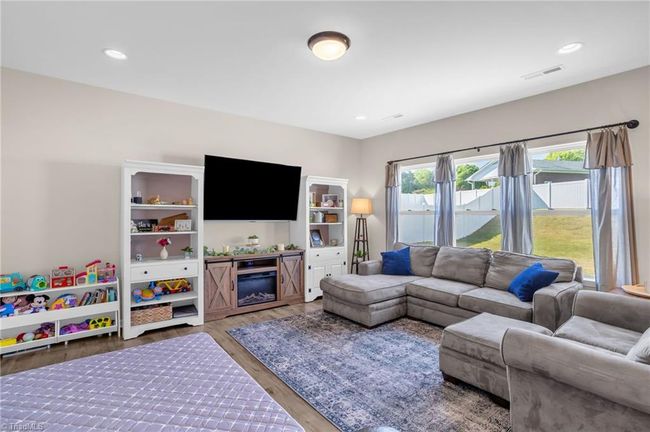 Den | Image 13
