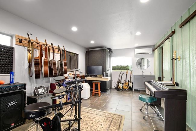 341 N Stallion Estates Dr, Home with 2 bedrooms, 2 bathrooms and 3 parking in Spring Branch TX | Image 32
