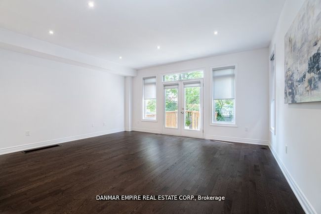 31 Hiawatha Crt, House attached with 3 bedrooms, 4 bathrooms and 2 parking in Vaughan ON | Image 14