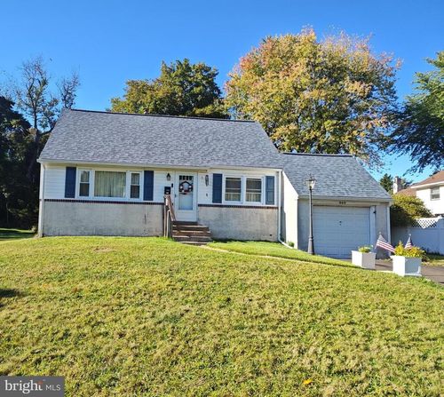 909 Carlin Dr, Southampton, PA, 18966-3901 | Card Image