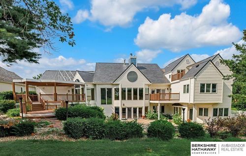811 Western Hills Dr, Papillion, NE, 68046-7040 | Card Image