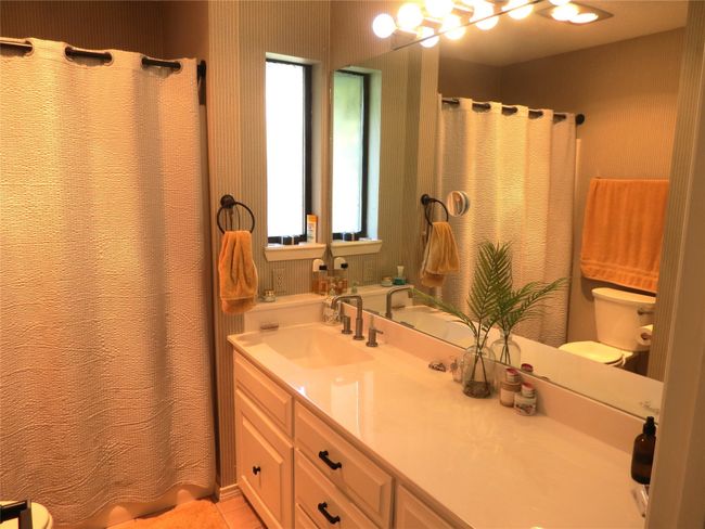 Primary Bathroom has walk in closet. | Image 20