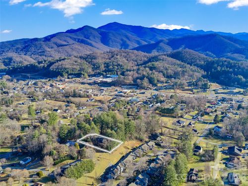 139 Church St, Burnsville, NC, 28714-2803 | Card Image