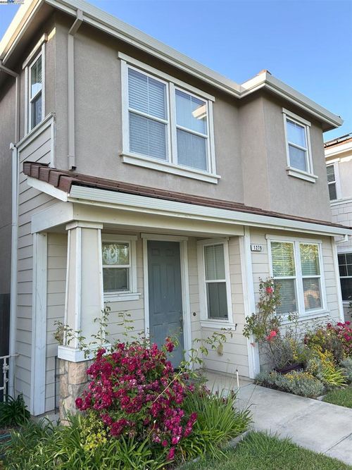 1279 Eucalyptus Dr, Vallejo, CA, 94591-8362 | Card Image