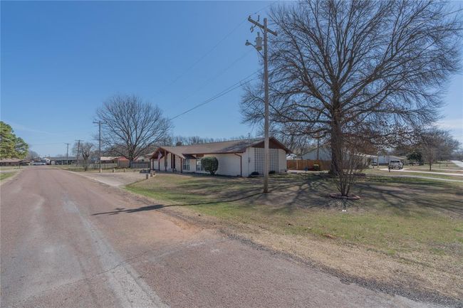 1101 E Chickasaw St, House other with 3 bedrooms, 2 bathrooms and null parking in Wynnewood OK | Image 27