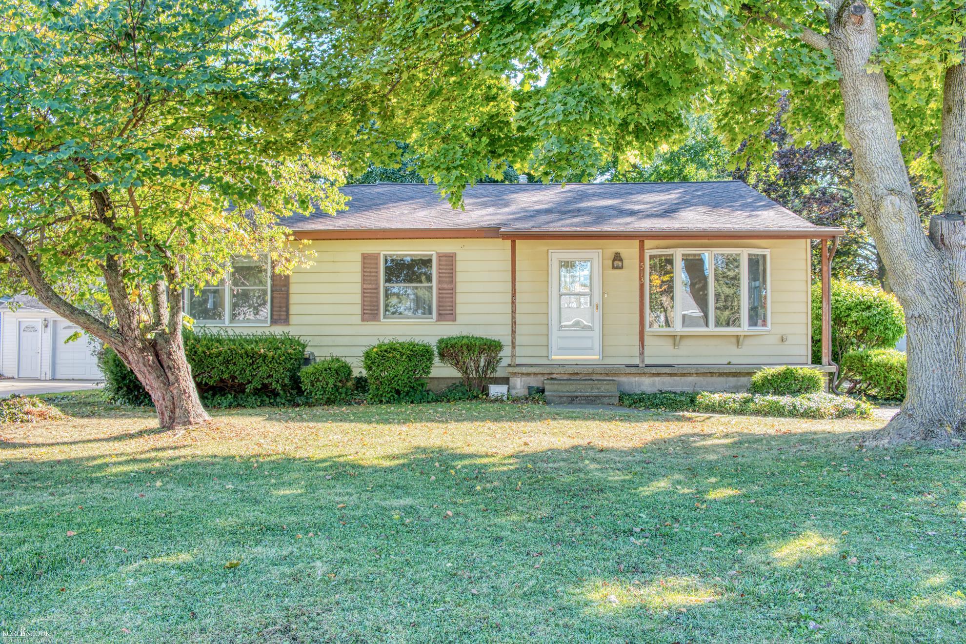Dean Dr, Owosso, MI 48867