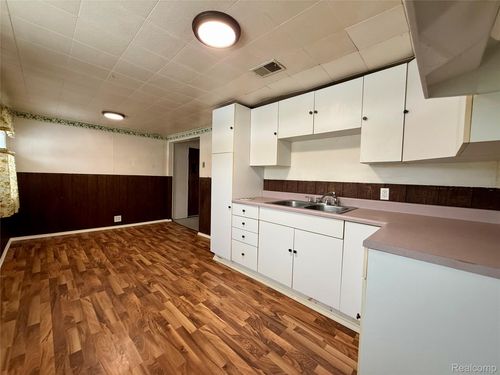 6377 E Atherton Rd, Burton, MI, 48519-1607 | Card Image