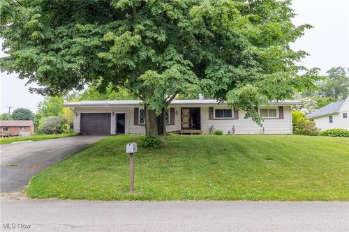 733 Lake Erie St, Conneaut, OH, 44030-1354 | Card Image