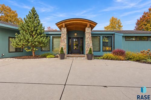 205 E Deer Haven Pl, Sioux Falls, SD, 57105-6956 | Card Image