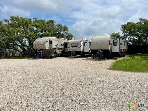 124 Bay St, Port O Connor, TX, 77982-2141 | Card Image