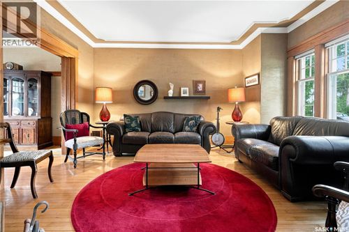 2274 Elphinstone St, Regina, SK, S4T3N8 | Card Image