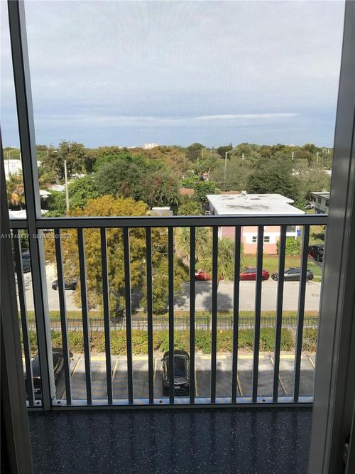 631-16950 W Dixie Hwy, North Miami Beach, FL, 33160-3777 | Card Image