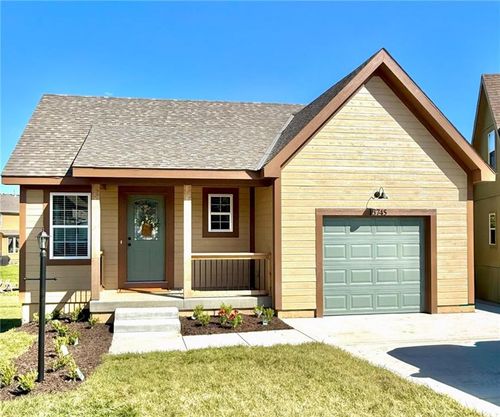 13745 Leigh Dr, Bonner Springs, KS, 66012-1742 | Card Image