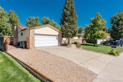 12043 W 71st Avenue, House other with 5 bedrooms, 1 bathrooms and 2 parking in Arvada CO | Image 2