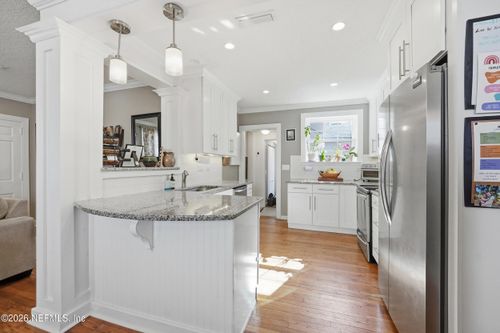 1242 Peachtree St, Jacksonville, FL, 32207-6341 | Card Image