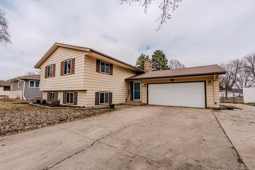 1607 American Way S, Fargo, ND, 58103 | Card Image