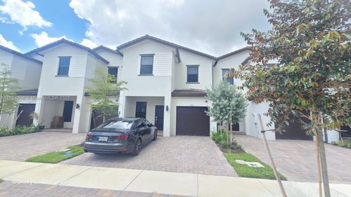 226-226 Sw 159th Ct, Pembroke Pines, FL, 33027-5061 | Card Image