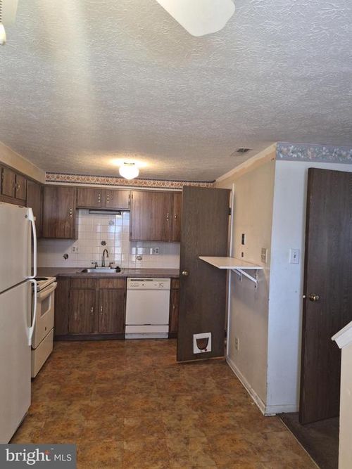 1910 Greenwood Dr, LINDENWOLD, NJ, 08021-6784 | Card Image