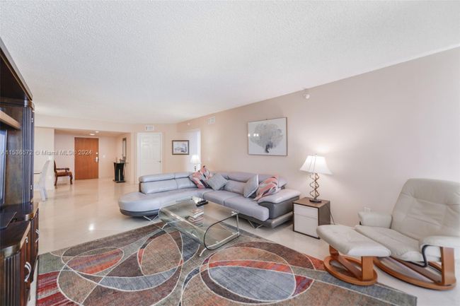 2603 - 16711 Collins Ave, Condo with 3 bedrooms, 2 bathrooms and null parking in Sunny Isles Beach FL | Image 7