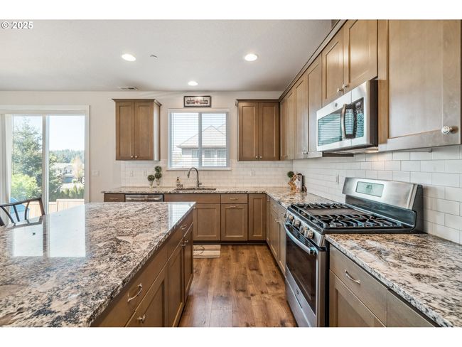 Kitchen | Image 11