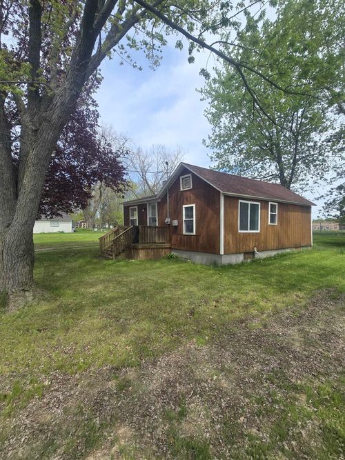 801 Wilson Blvd, Saint Louis, MI, 48880-1117 | Card Image