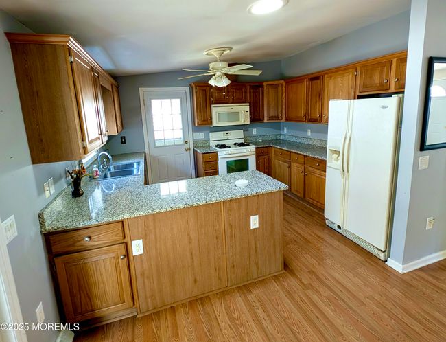 Kitchen | Image 22