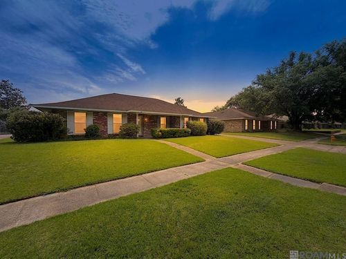 285 E Kirkley Pl, Baton Rouge, LA, 70815 | Card Image