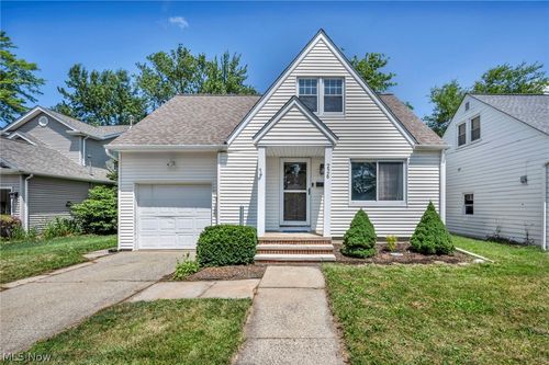 226 Baker St, Berea, OH, 44017-1516 | Card Image