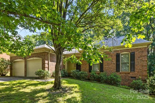 212 Foxfield Ln, Matthews, NC, 28105-9123 | Card Image