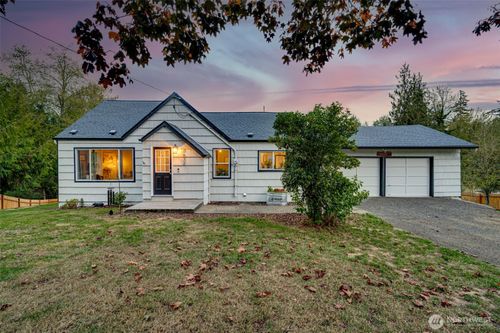 3632 Columbia Heights Rd, Longview, WA, 98632-9588 | Card Image