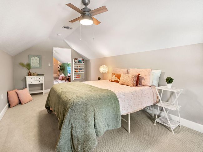 Upstairs Guest Room | Image 43