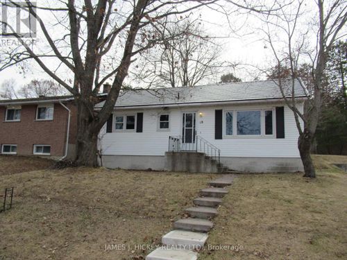 18 Summit Street, Deep River, ON, K0J1P0 | Card Image