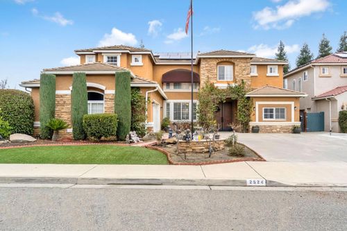 2524 E Granada Ave, Fresno, CA, 93720-4612 | Card Image