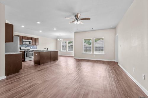 28445 Evangeline Ln, Albany, LA, 70711-4239 | Card Image