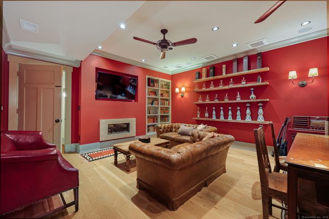 Additional entertaining room with bar. | Image 24
