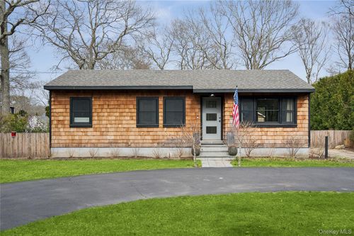 2786 Quogue Riverhead Rd, East Quogue, NY, 11942-3711 | Card Image