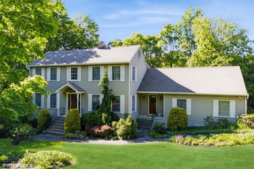 12 Berghoff Dr, Fishkill, NY, 12524-2717 | Card Image