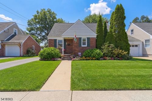 47 Peek St, Rochelle Park, NJ, 07662-3313 | Card Image