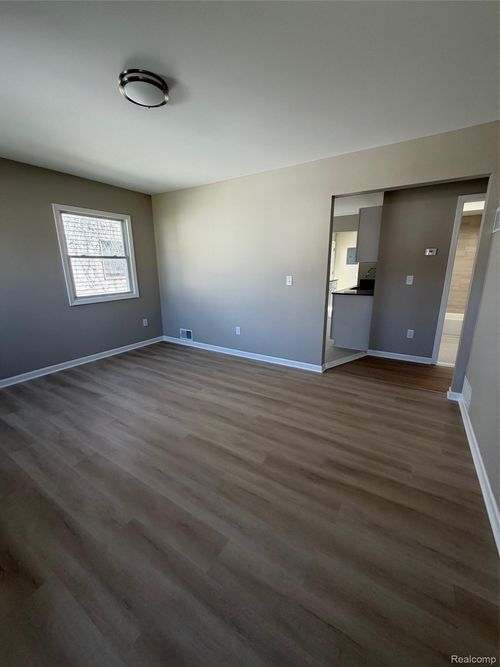 21058 Atlantic Ave, Warren, MI, 48091-2831 | Card Image