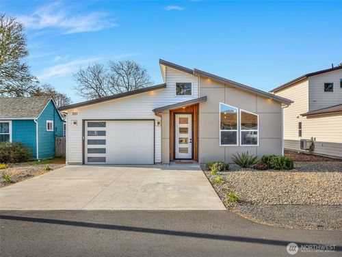 201 24th St Ne, Long Beach, WA, 98631-3662 | Card Image