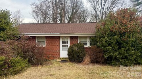 130 31st Ave Nw, Hickory, NC, 28601-1034 | Card Image