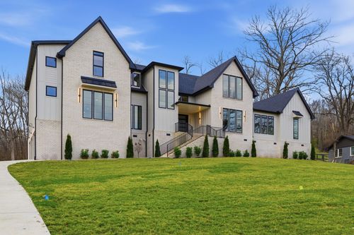 6807 Pennywell Dr, Nashville, TN, 37205-3011 | Card Image