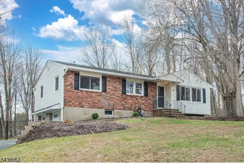 28 Riverview Rd, Oak Ridge, NJ, 07438-8817 | Card Image
