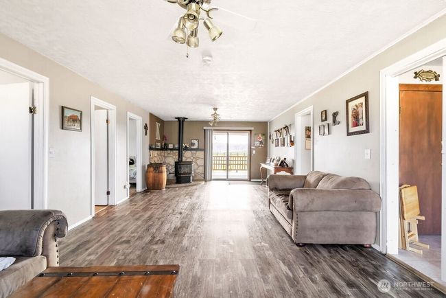 64 Brady Loop Rd E, House other with 3 bedrooms, 2 bathrooms and 4 parking in Montesano WA | Image 12