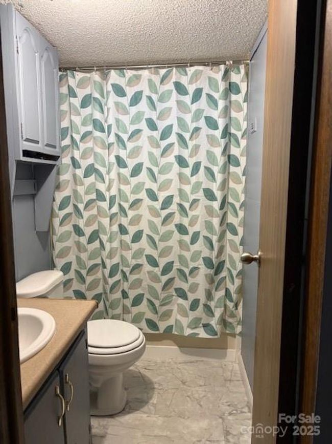 Hall bath beside 2nd bedroom | Image 15